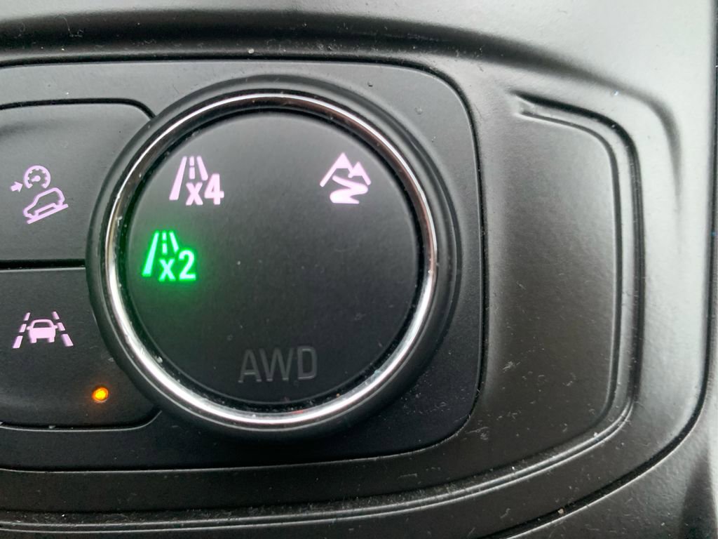 Used 2024 GMC Terrain SLE image 28