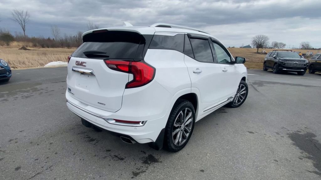 Used 2019 GMC Terrain Denali w/ Advanced Safety Package image 8