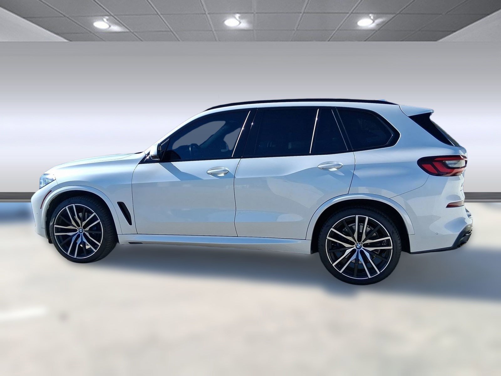 Used 2021 BMW X5 xDrive40i w/ M Sport Package image 2