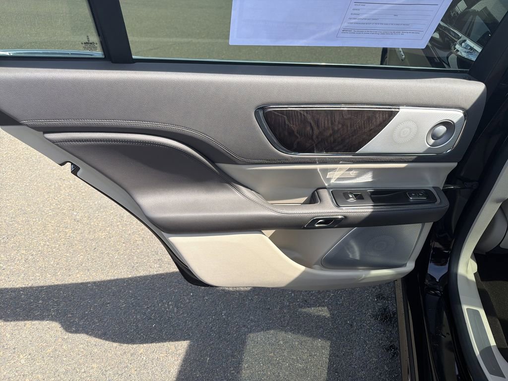 Used 2019 Lincoln Continental Reserve AWD/4WD image 12