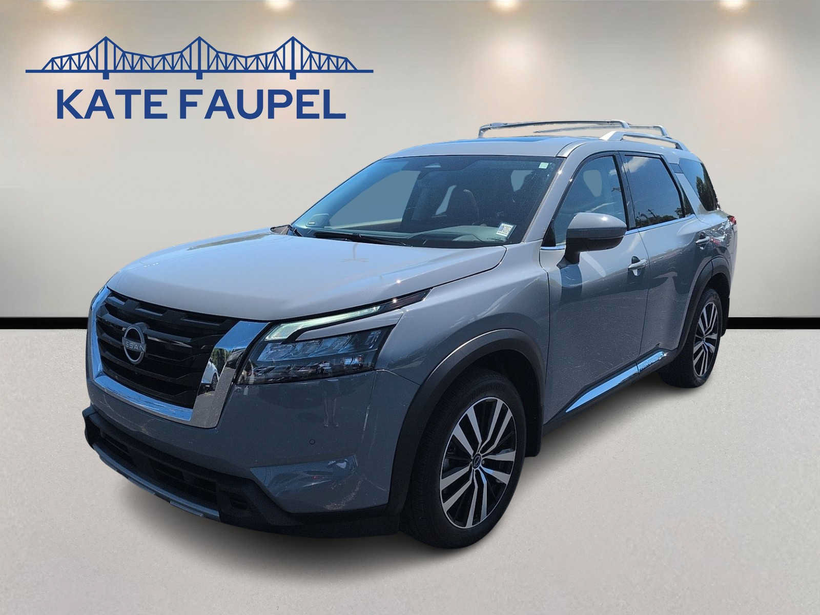 Used 2025 Nissan Pathfinder Platinum w/ Cargo Package AWD/4WD image 3