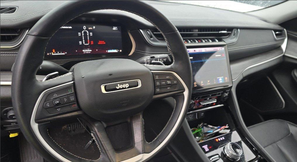 Used 2022 Jeep Grand Cherokee L Limited w/ MOPAR Finishing Package image 16