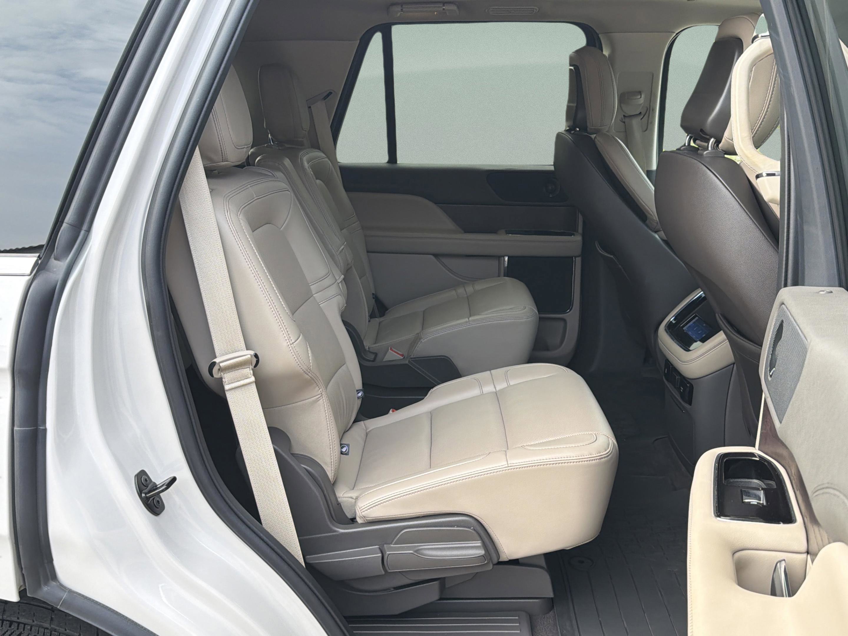 Used 2024 Lincoln Navigator Premiere image 25