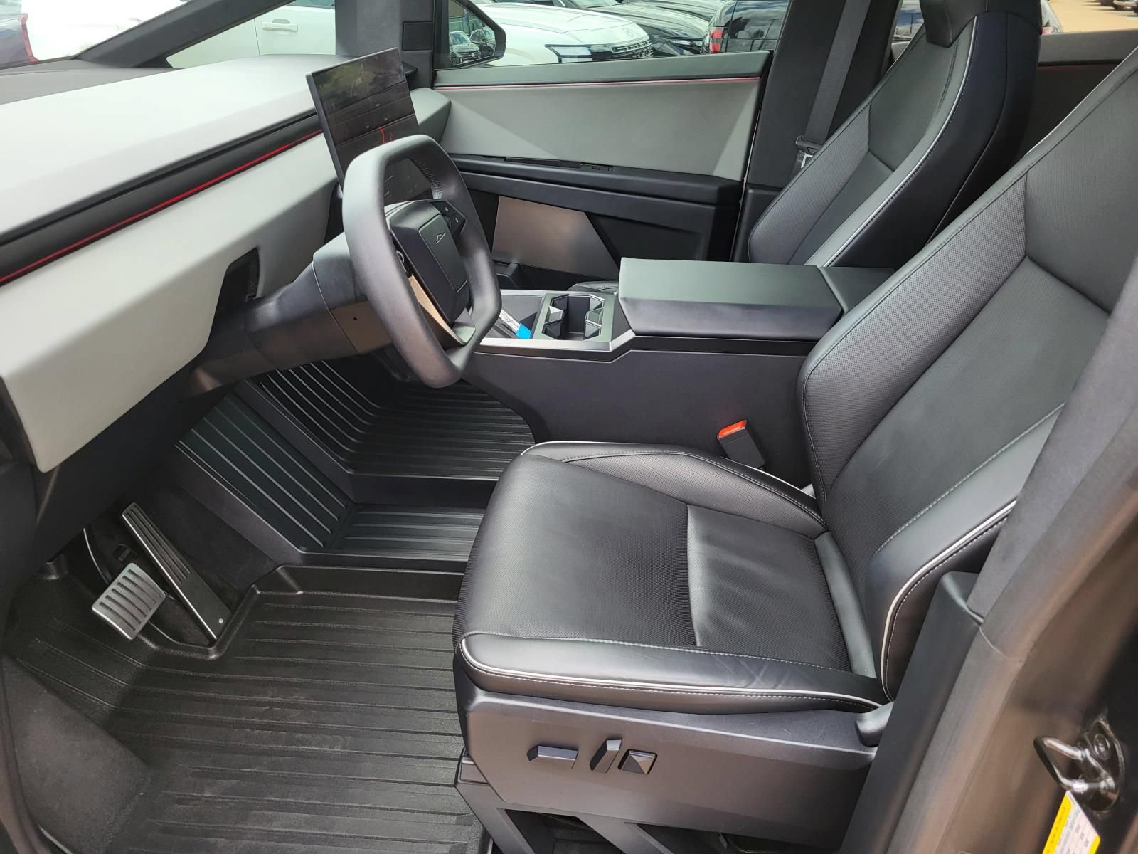 Used 2024 Tesla Cybertruck AWD Crew Cab image 18
