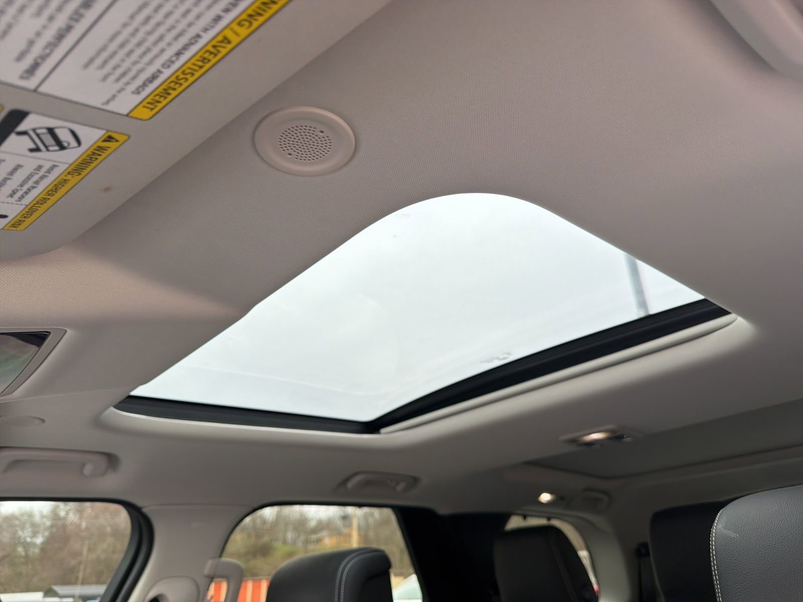 Used 2022 Land Rover Discovery S image 22