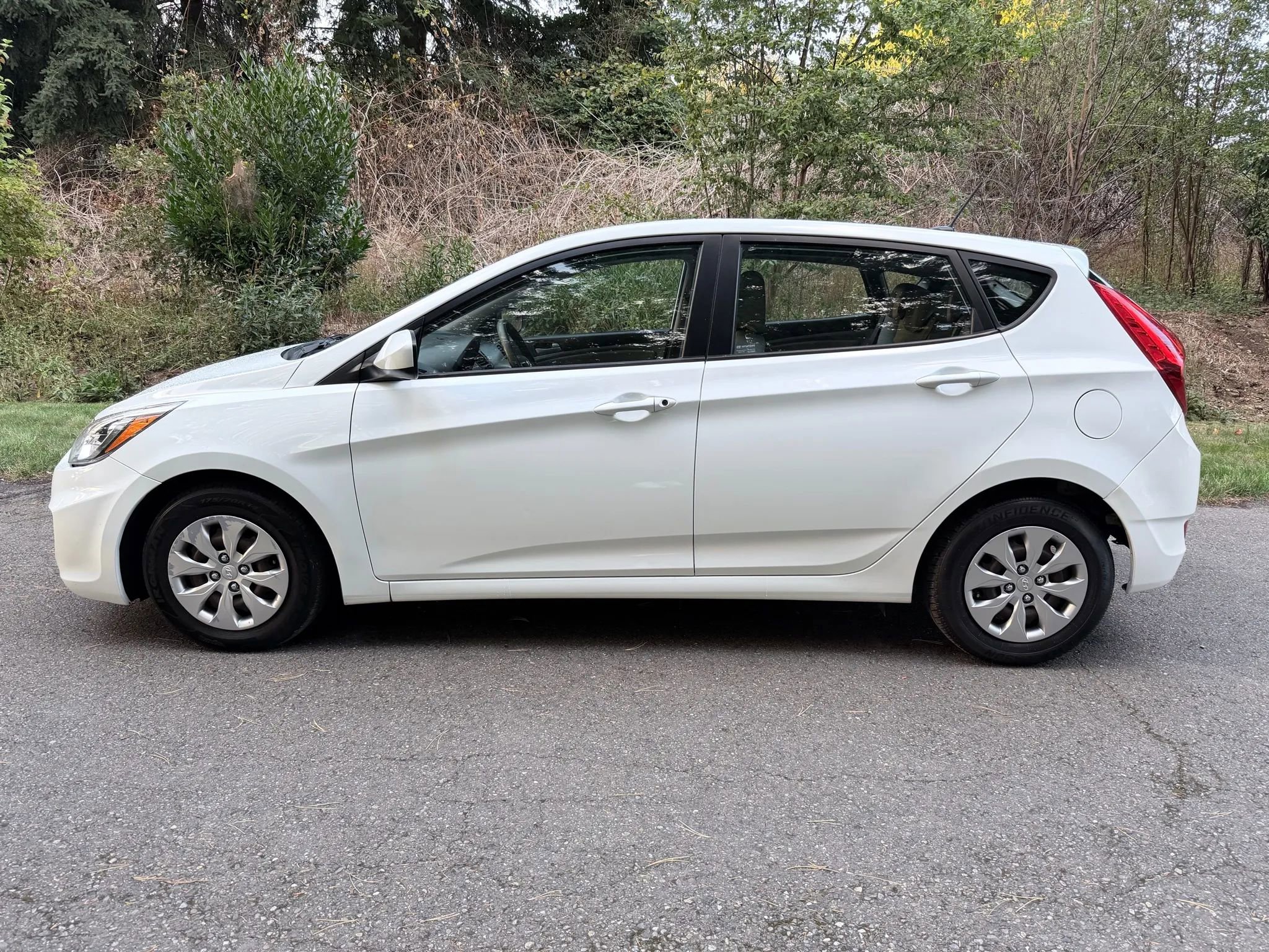 Used 2016 Hyundai Accent SE image 2