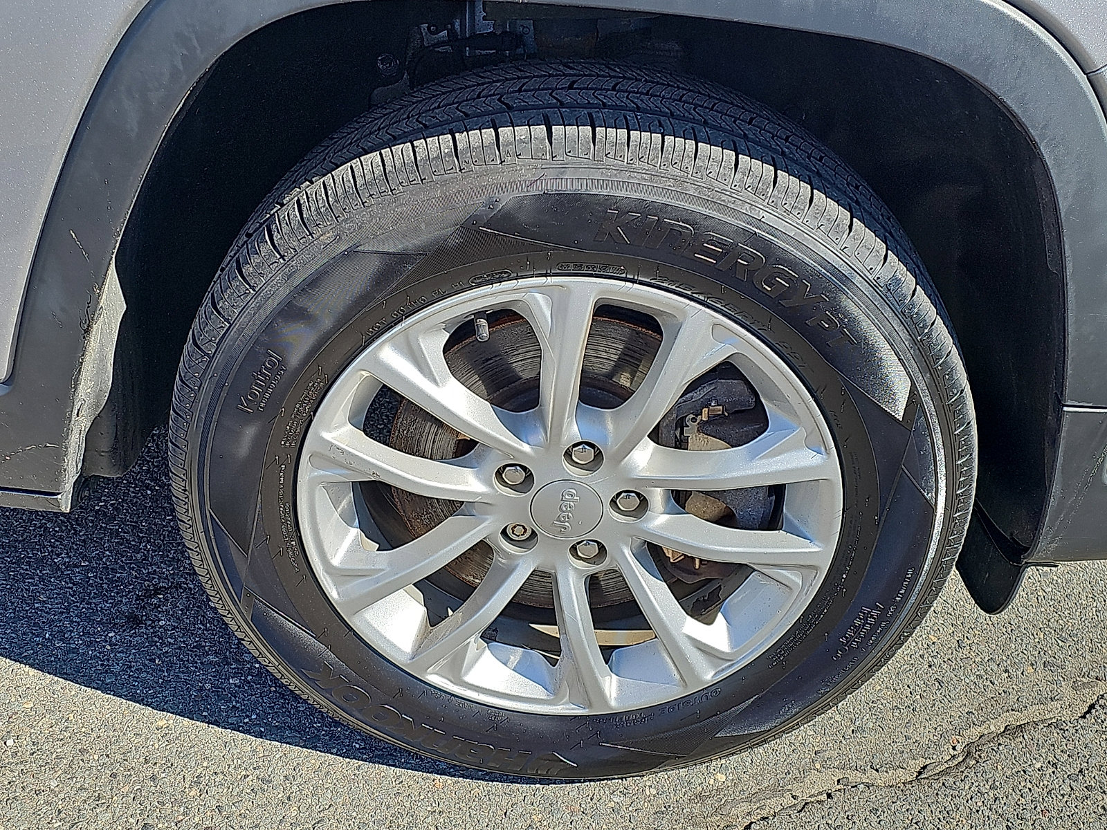 Used 2019 Jeep Cherokee Latitude w/ Popular Appearance Group image 8