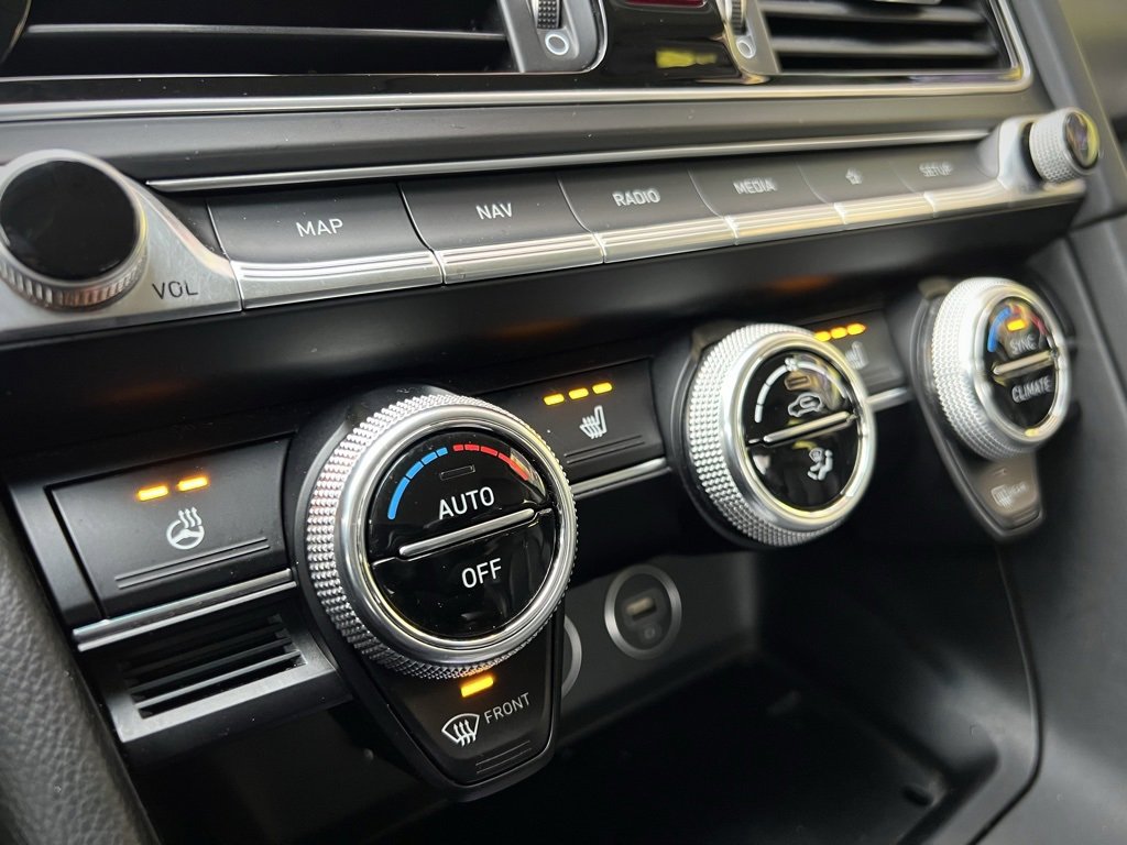 Used 2022 Genesis G70 2.0T image 53