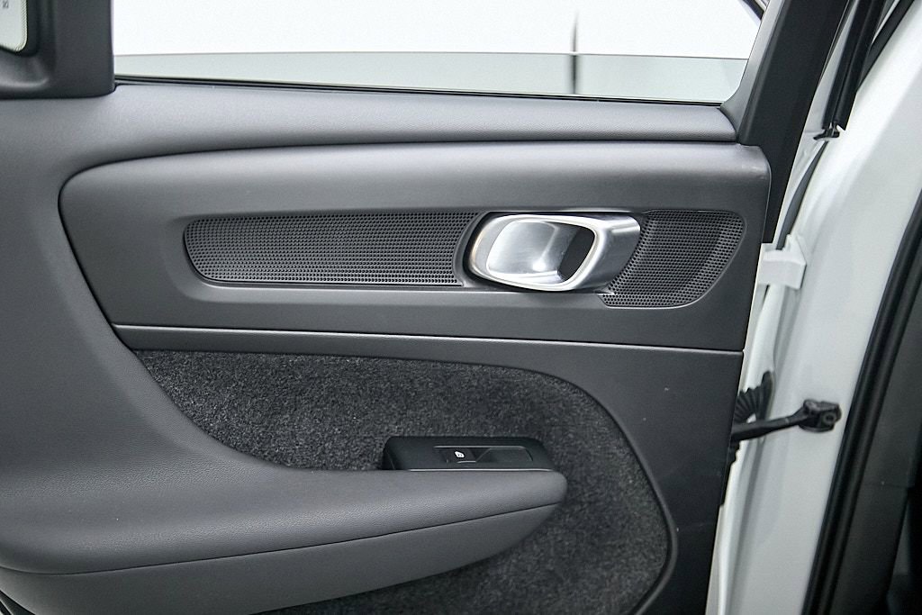 New 2026 Volvo XC40 B5 Core image 19