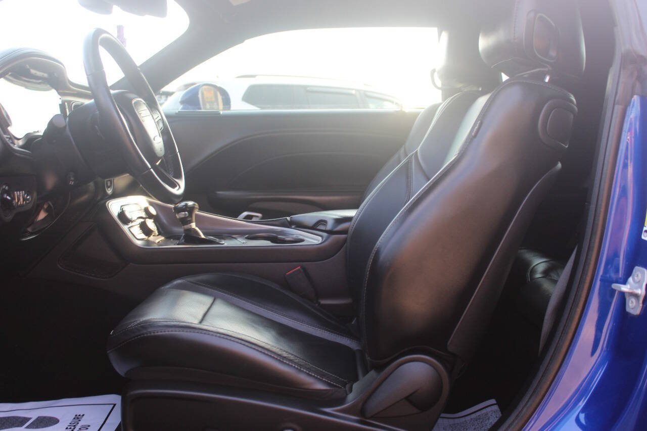 Used 2022 Dodge Challenger SXT w/ Plus Package RWD image 8