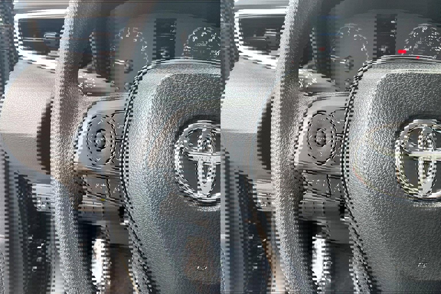 Used 2025 Toyota Corolla LE image 23