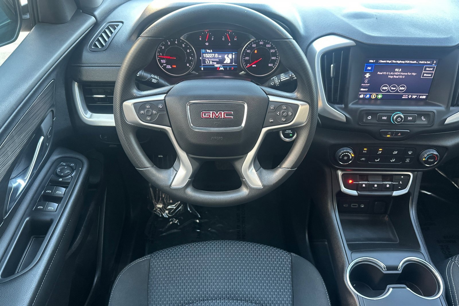 Used 2024 GMC Terrain SLE w/ Elevation Edition image 17