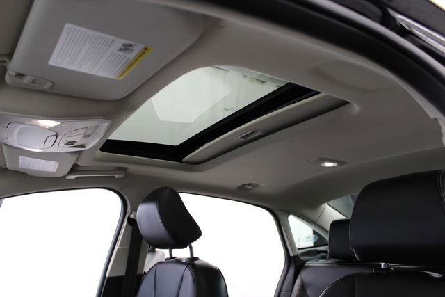 Used 2018 Ford Focus Titanium w/ Titanium Technology Package FWD image 22