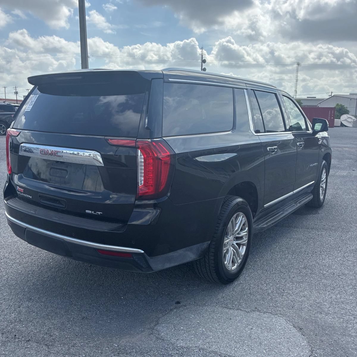 Used 2021 GMC Yukon XL SLT w/ SLT Premium Package AWD/4WD image 4