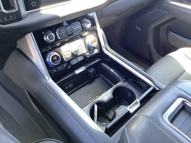 Used 2022 GMC Yukon XL Denali AWD/4WD image 17