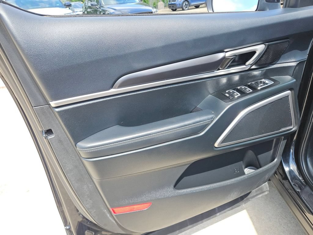 Used 2025 Kia Telluride S AWD/4WD image 11