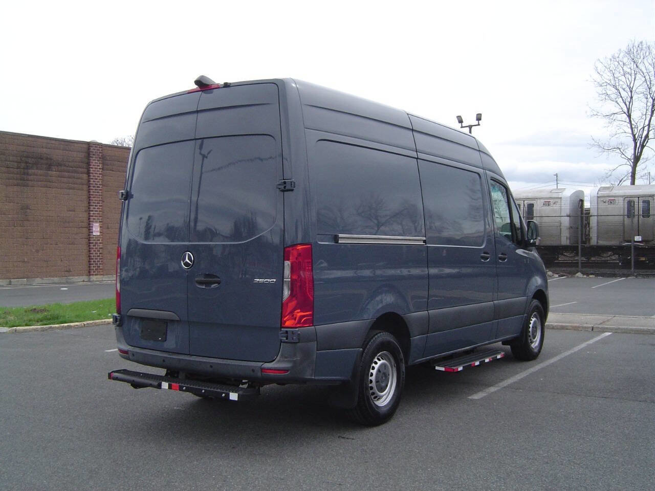 Used 2019 Mercedes-Benz Sprinter 144 image 4