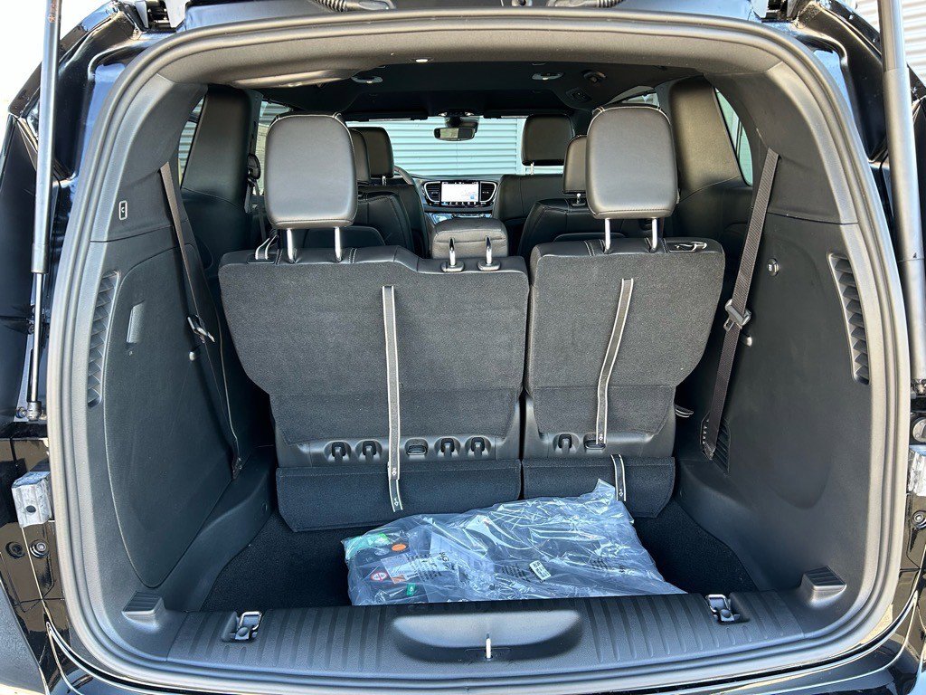 New 2025 Chrysler Voyager LX image 7