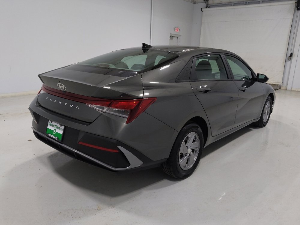 Used 2024 Hyundai Elantra SE image 9