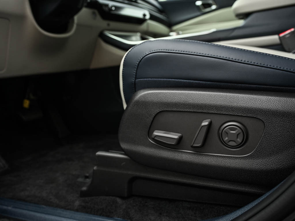 New 2026 Kia Carnival EX image 19