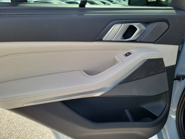 Used 2025 BMW X5 xDrive40i w/ Executive Package image 13