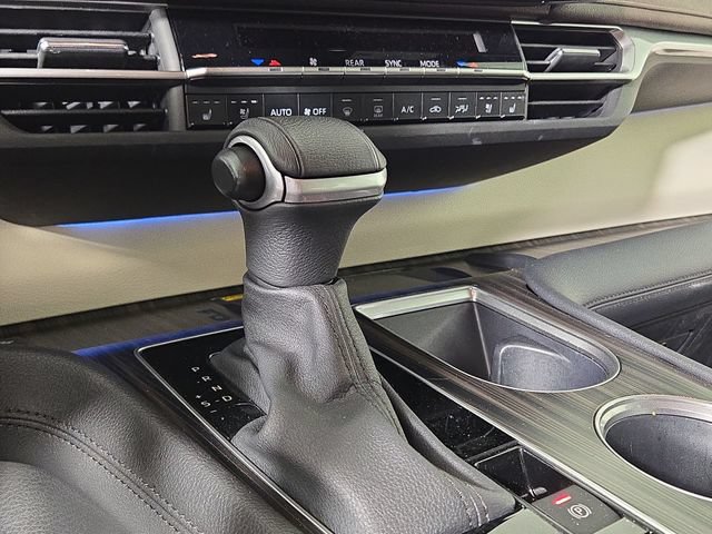 Used 2023 Toyota Sienna Platinum FWD image 23
