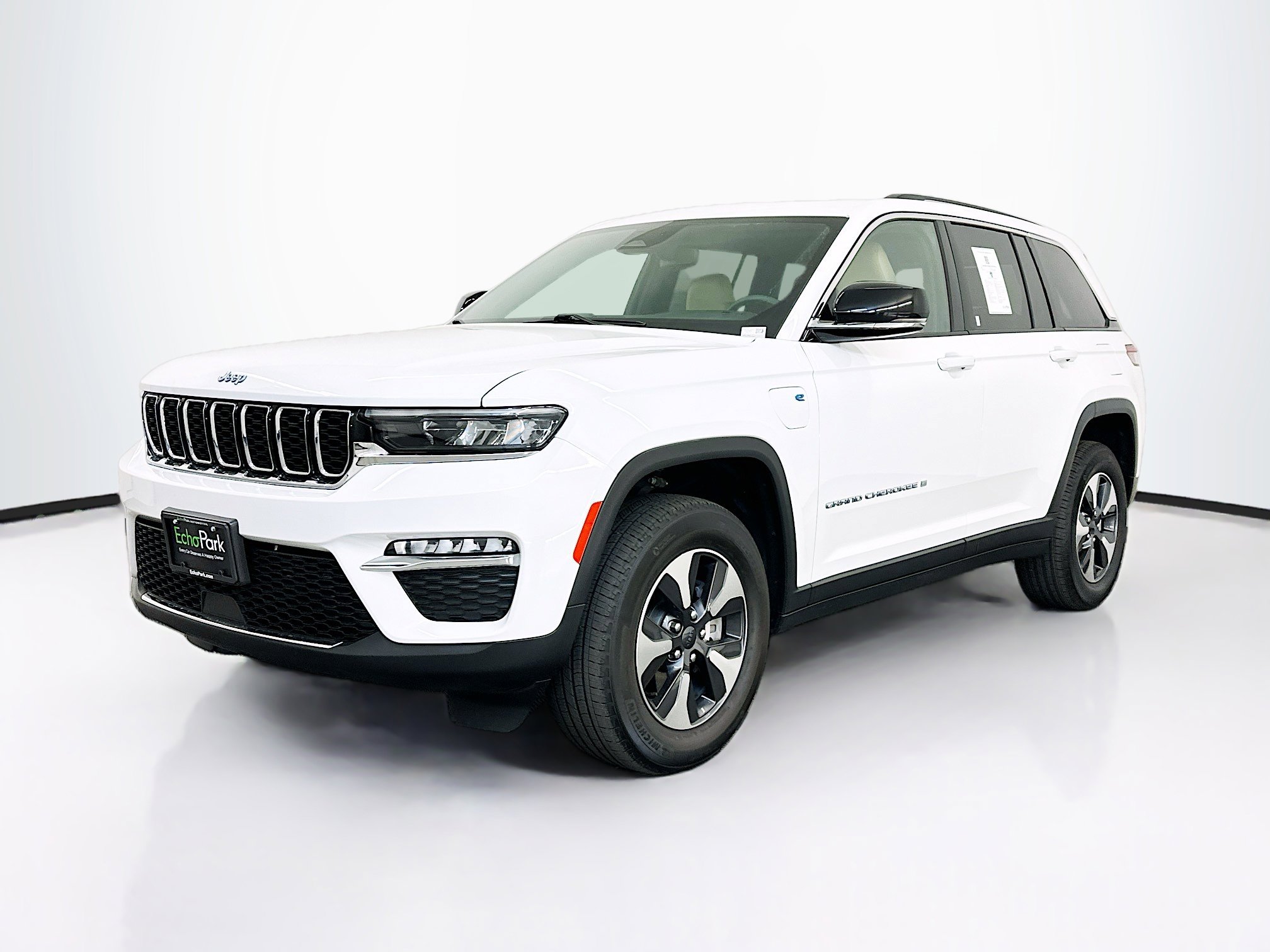 Used 2023 Jeep Grand Cherokee 4WD 4xe image 3