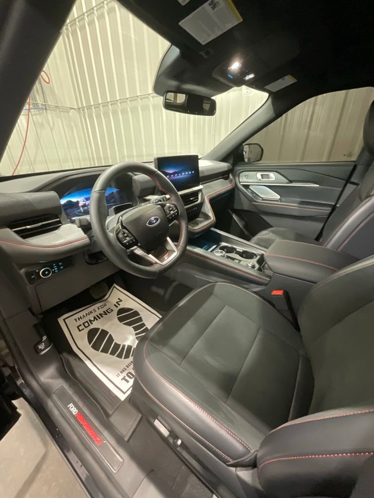Used 2025 Ford Explorer ST w/ Sun And Sound Package image 9