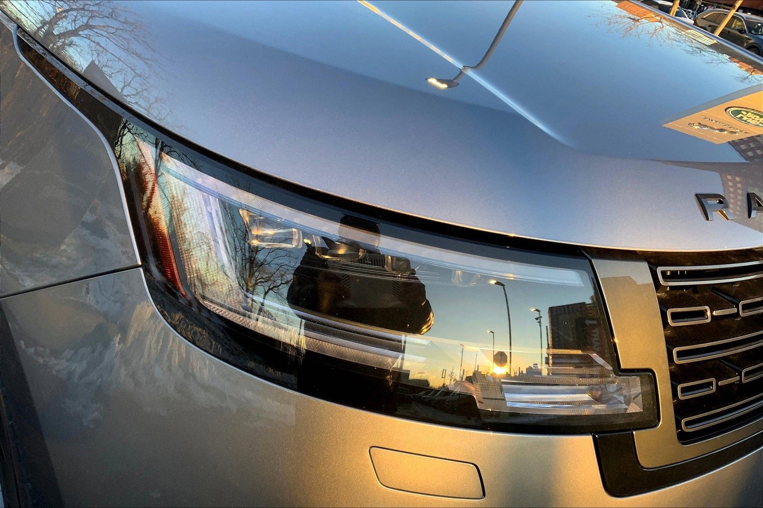 New 2025 Land Rover Range Rover SE image 13