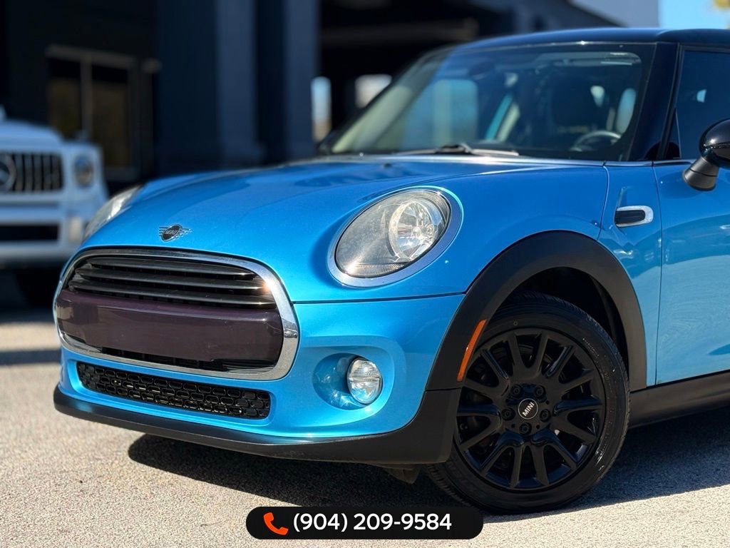 Used 2019 MINI Cooper 4-Door Hardtop image 2