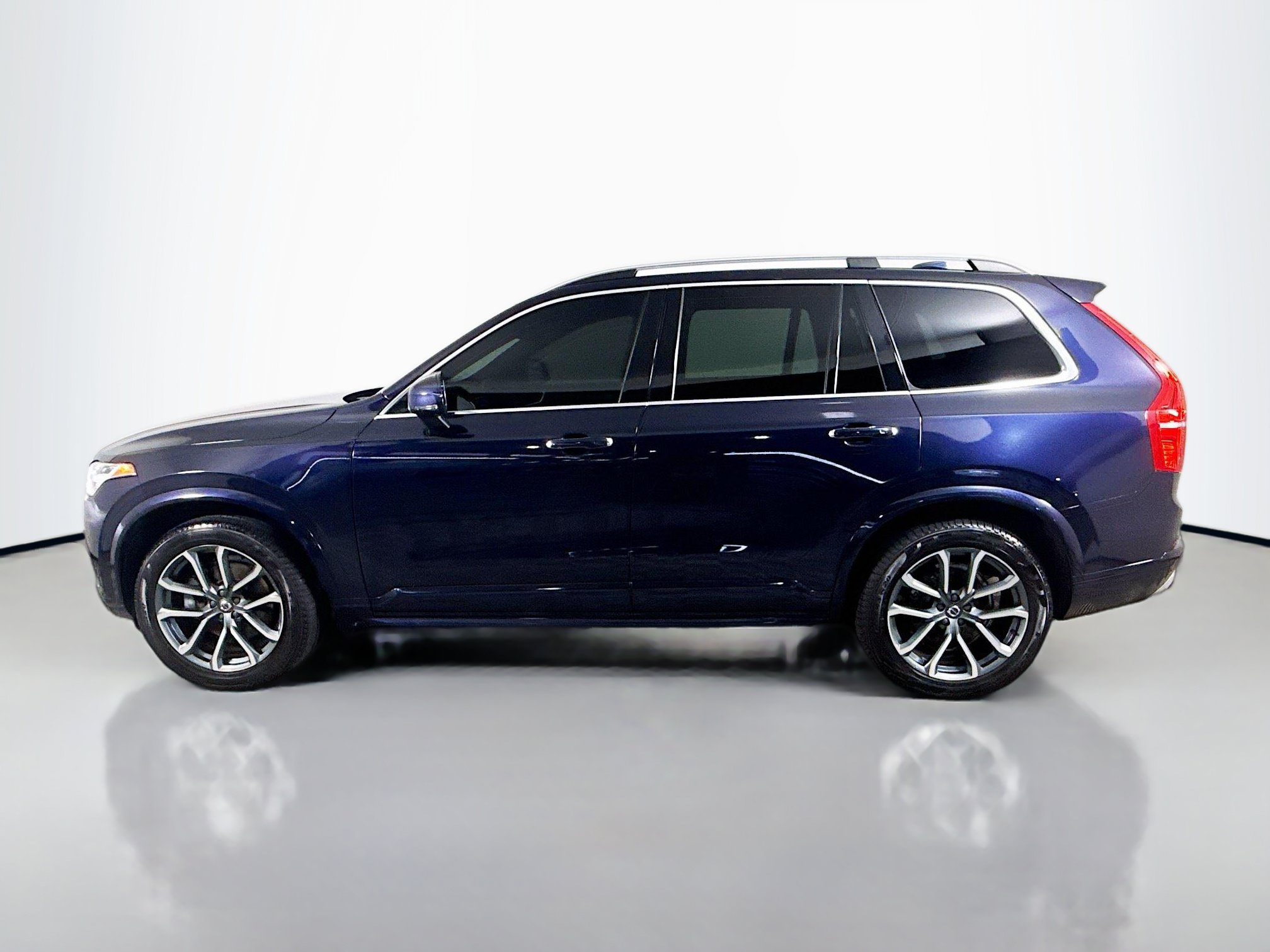 Used 2019 Volvo XC90 T5 Momentum w/ Protection Package Premier FWD image 6
