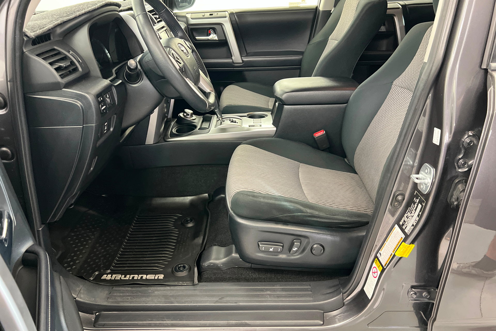 Certified 2019 Toyota 4Runner SR5 AWD/4WD image 18