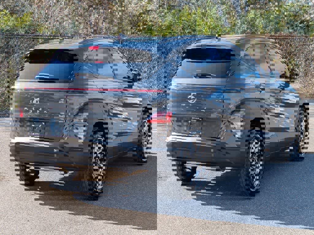 Used 2025 Hyundai Kona SEL image 5