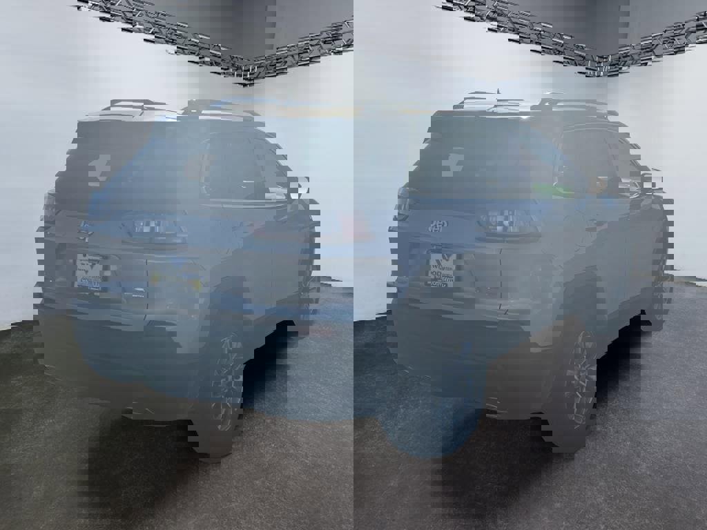 Used 2021 Jeep Cherokee Latitude Lux w/ Mopar Interior Package image 5