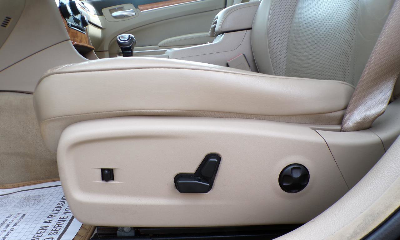 Used 2013 Chrysler 300 C w/ Beats Audio Group RWD image 33