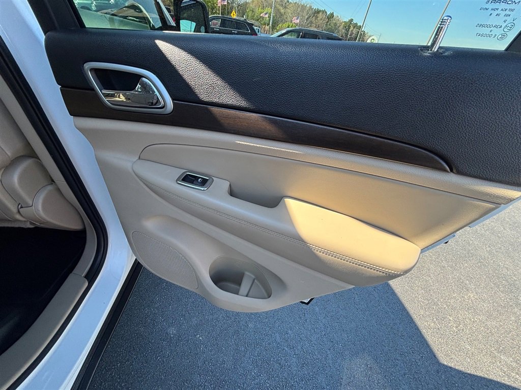Used 2018 Jeep Grand Cherokee Laredo RWD image 24
