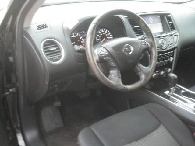 Used 2017 Nissan Pathfinder SV w/ SV Cold Weather Package AWD/4WD image 17