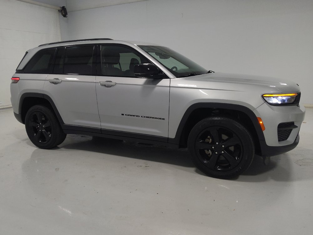 Used 2023 Jeep Grand Cherokee Altitude AWD/4WD image 11