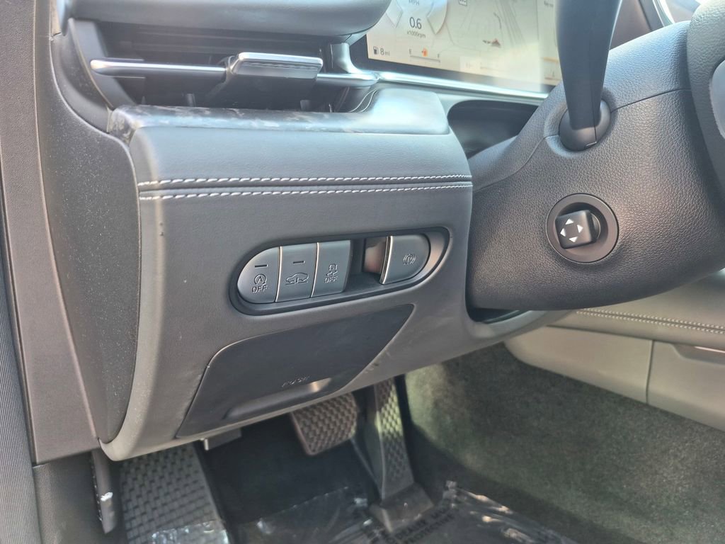 Used 2023 Genesis G90 3.5T image 14