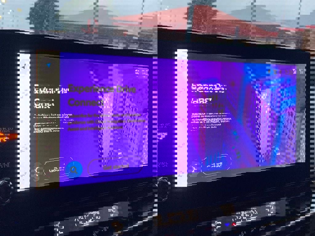 Used 2025 Toyota Sienna Platinum image 22