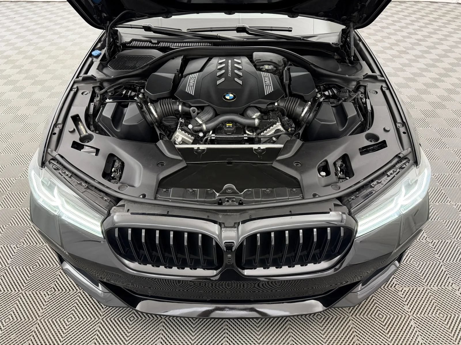 Used 2021 BMW M550i xDrive AWD/4WD image 50