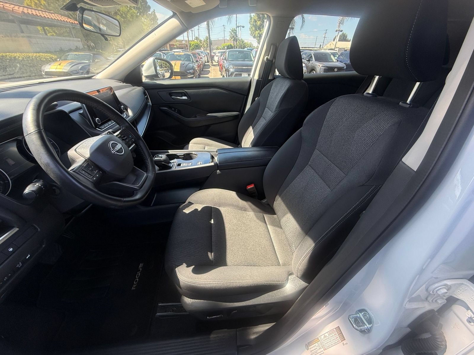 Used 2025 Nissan Rogue SV FWD image 25