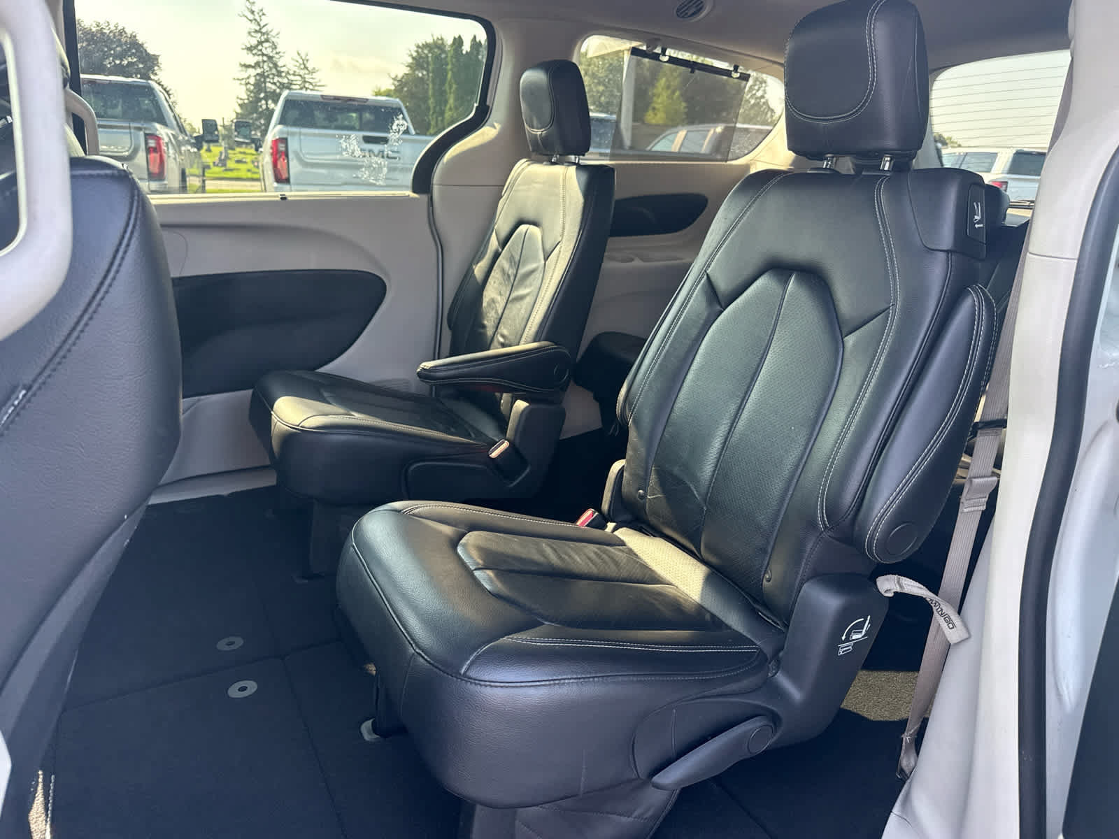 Used 2022 Chrysler Pacifica Touring-L FWD image 25