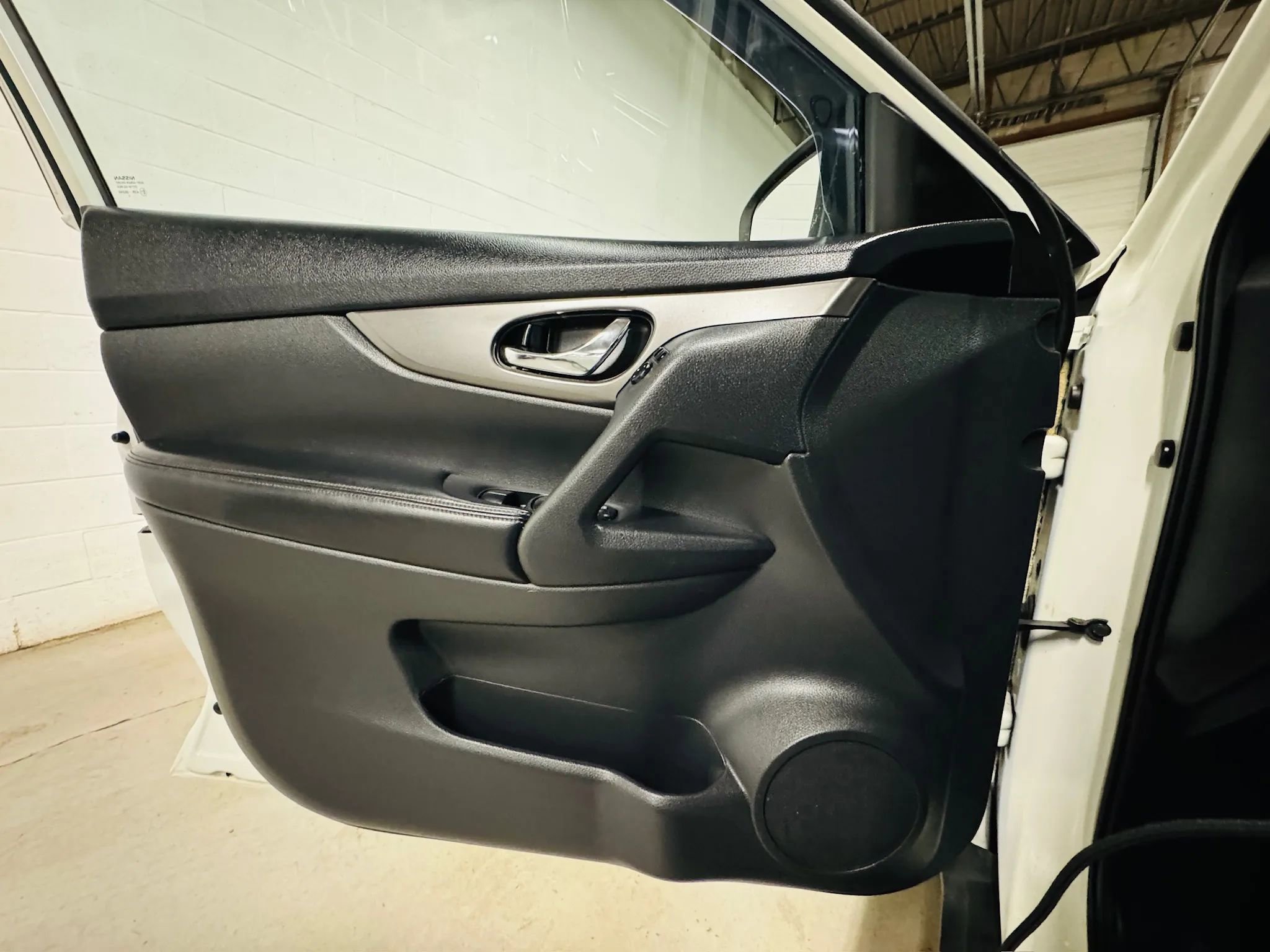 Used 2015 Nissan Rogue SV image 17