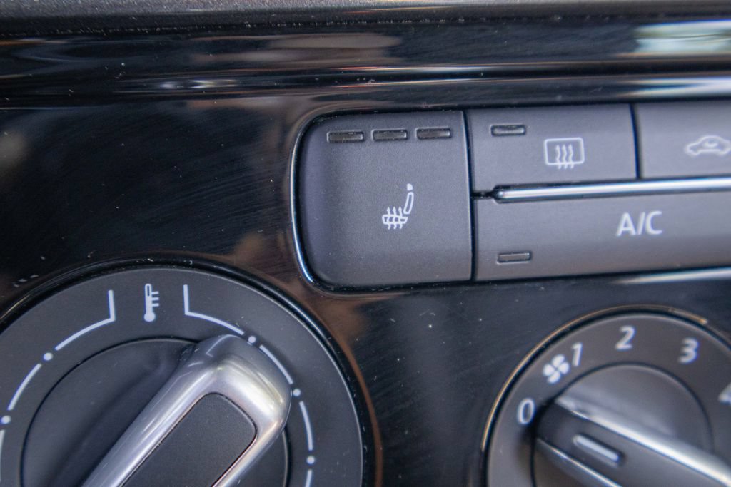 Used 2018 Volkswagen Beetle 2.0T S FWD image 20