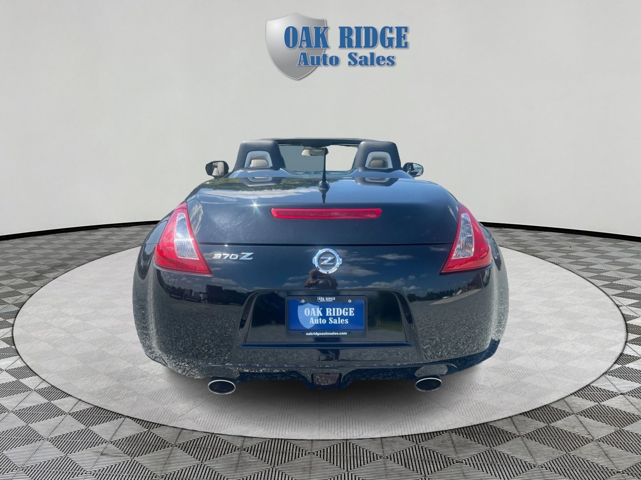 Used 2011 Nissan 370Z Touring w/ Sport Pkg image 6