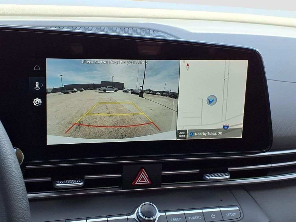 Used 2024 Hyundai Elantra SEL image 11