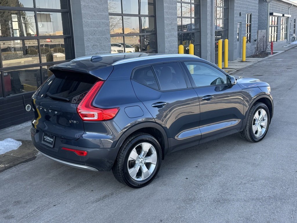Used 2021 Volvo XC40 T5 Momentum w/ Premium Package image 49