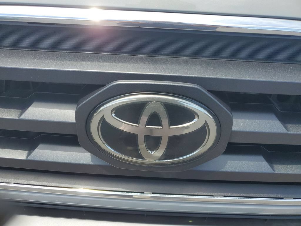 Used 2020 Toyota Tacoma SR5 RWD image 29