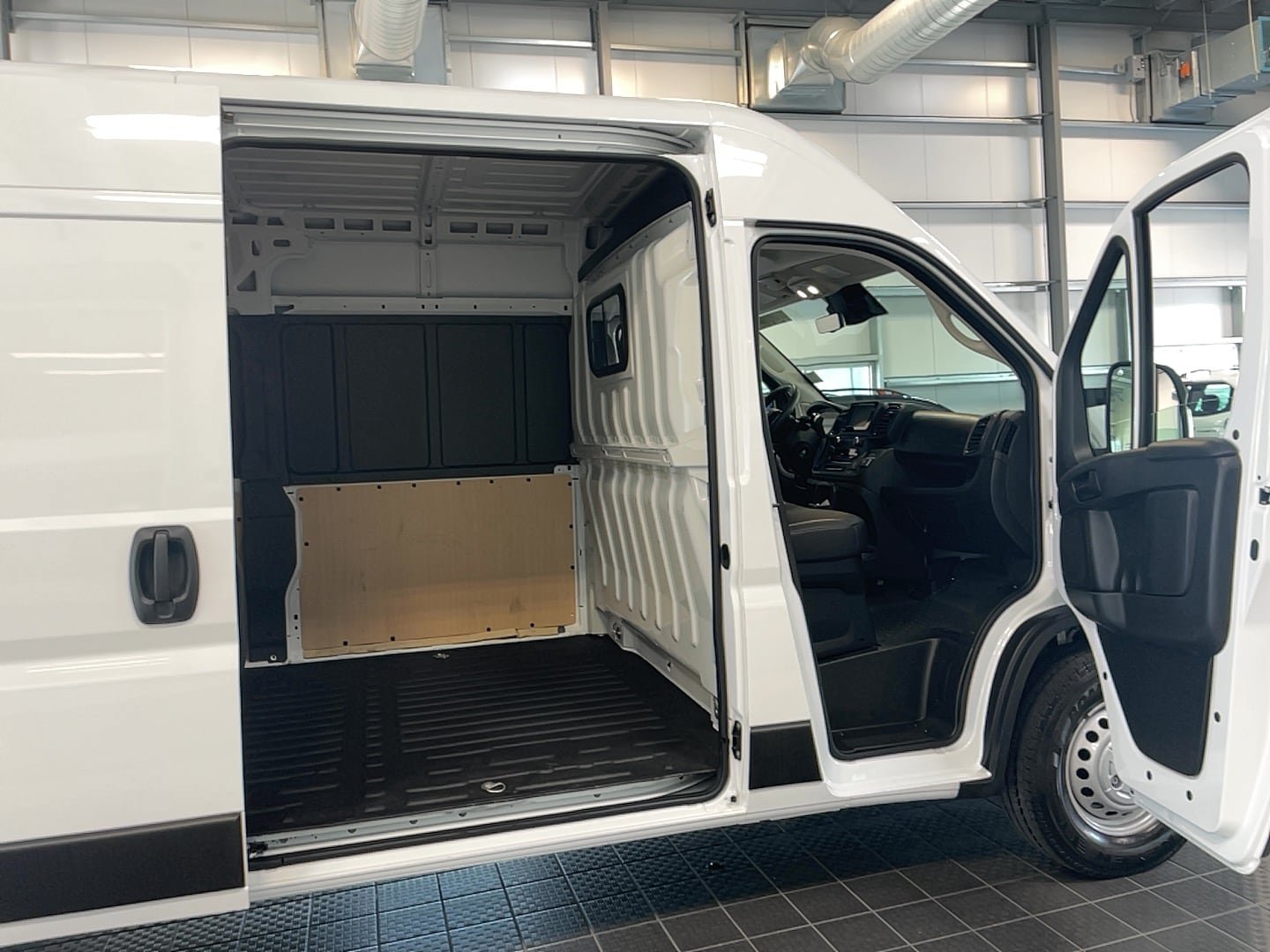 Used 2025 RAM ProMaster 3500 w/ Safety Group FWD image 25